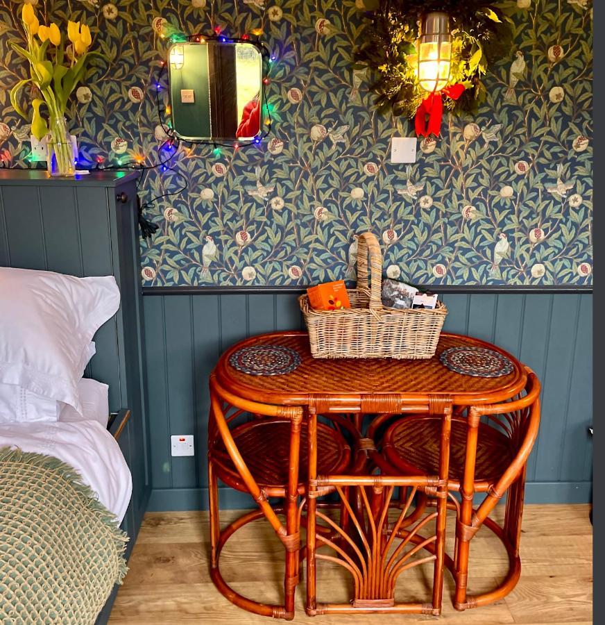 Old King William Shepherd Huts And Private Hot Tubs In North Norfolk Hunworth 외부 사진