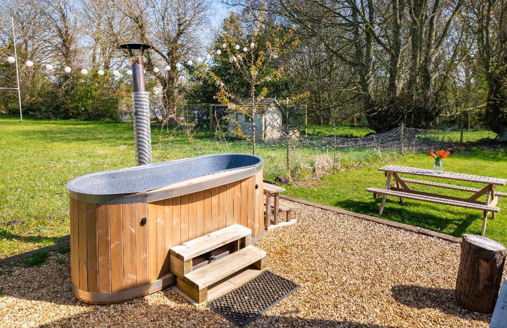 Old King William Shepherd Huts And Private Hot Tubs In North Norfolk Hunworth 외부 사진