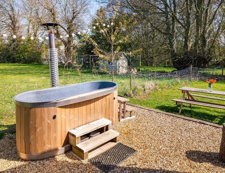 Old King William Shepherd Huts And Private Hot Tubs In North Norfolk Hunworth 외부 사진