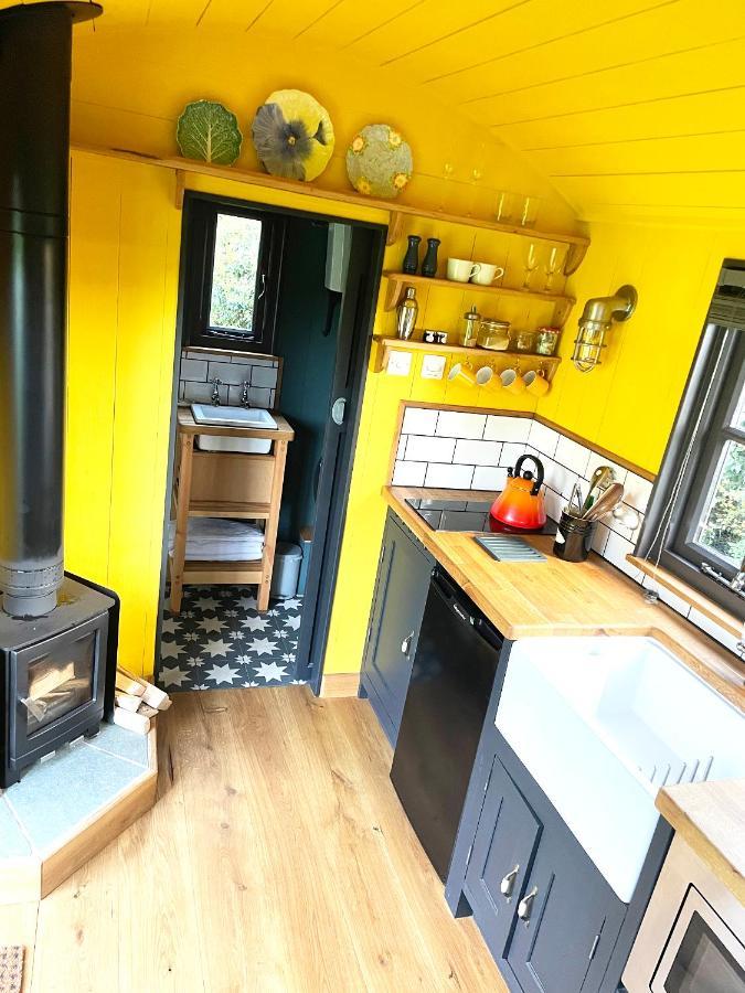 Old King William Shepherd Huts And Private Hot Tubs In North Norfolk Hunworth 외부 사진