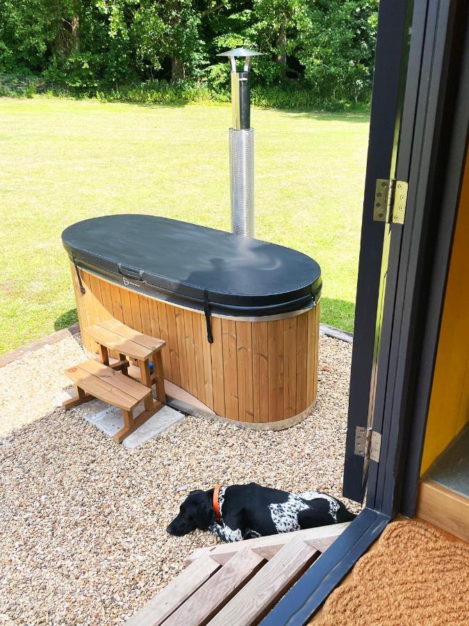Old King William Shepherd Huts And Private Hot Tubs In North Norfolk Hunworth 외부 사진